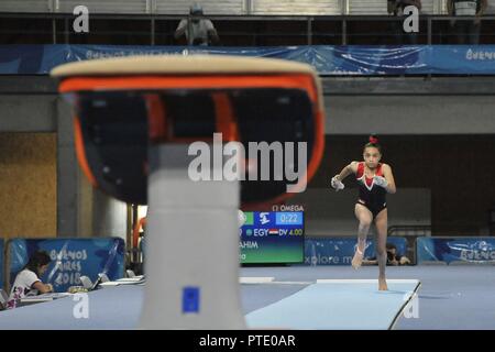 Buenos Aires, Buenos Aires, Argentina. 9 Ott, 2018. ZEINA IBRAHIM d'Egitto compete durante le donne Vault Qualificazione il giorno 2 del corso Buenos Aires 2018 Olimpiadi della Gioventù presso il Parco Olimpico. Credito: Patricio Murphy/ZUMA filo/Alamy Live News Foto Stock