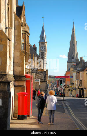 Dorchester. Il 9 ottobre 2018. Tradizionale in rosso la pubblicazione di box nella soleggiata Dorchester, capoluogo di contea di Dorset Credito: stuart fretwell/Alamy Live News Foto Stock