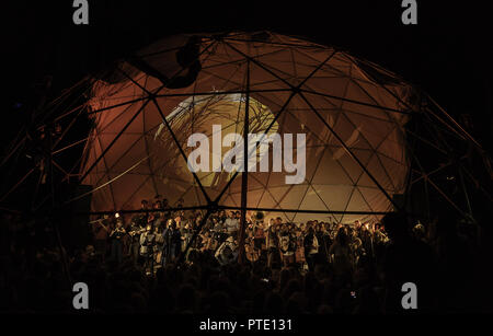 Sneznik, Carniola interna, Slovenia. Xii Mar, 2018. Le persone sono considerate balli durante il festival. Credito: SOPA Immagini/ZUMA filo/Alamy Live News Foto Stock