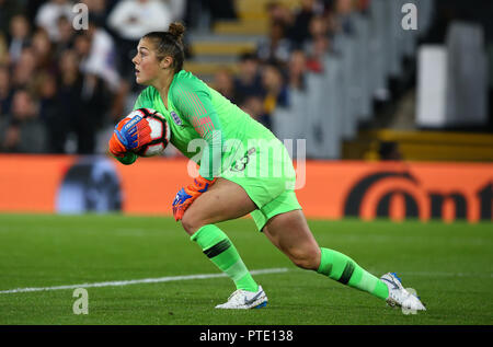 Londra, Regno Unito. Ottobre 09 2018. Maria Earps di Inghilterra durante le donne internazionale amichevole tra Inghilterra donne( Il leonesse) e l'Australia Donna ( Matidas) a Stadio di Craven Cottage, Londra , Inghilterra il 09 Ott 2018. Credit: Azione Foto Sport/Alamy Live News Foto Stock