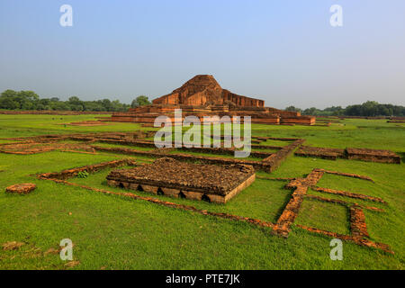 Paharpur monastero buddista al villaggio di Paharpur in Badalgachhi Upazila sotto Naogaon Distretto del Bangladesh. È tra i più noti vihar buddista Foto Stock