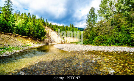 A causa del livello basso di acqua nei primi giorni di settembre il fiume Coldwater habitat del salmone è protetto dalla pesca nei pressi di Brookmere in BC, Canada Foto Stock