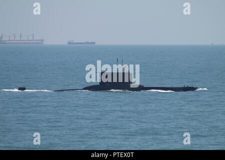 Ucraina (18 luglio 2017) - La Marina turca sommergibile TCG Batiray (S 349) si diparte Odessa, Ucraina, per il secondo a-mare fase di esercizio brezza di mare 2017 luglio 18. La Brezza Marina è un USA e Ucraina co-ospitato multi-national maritime esercizio detenute nel Mar Nero ed è progettato per migliorare l'interoperabilità delle nazioni partecipanti e a rafforzare la sicurezza marittima all'interno della regione. Foto Stock
