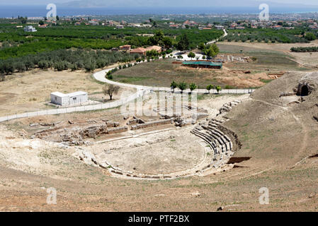 Il periodo ellenistico antico teatro all'antica città di Sikyon. Peloponneso. La Grecia. Il teatro fu costruito tra il 303 e il 251 A.C. un con modifiche Foto Stock