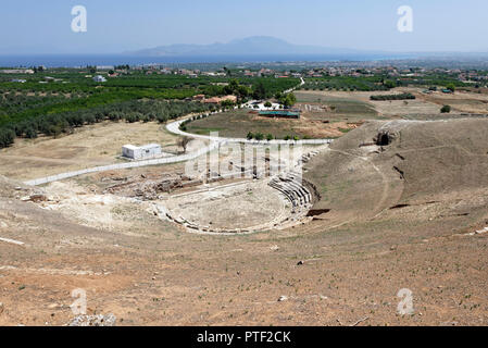 Il periodo ellenistico antico teatro all'antica città di Sikyon. Peloponneso. La Grecia. Il teatro fu costruito tra il 303 e il 251 A.C. un con modifiche Foto Stock