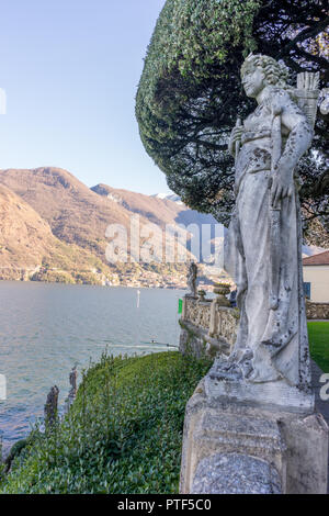 Lecco, Italy-April 1, 2018: Statua nella famosa Villa del Balbianello a Lecco, Lombardia Foto Stock