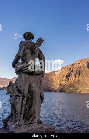 Lecco, Italy-April 1, 2018: Statua nella famosa Villa del Balbianello a Lecco, Lombardia Foto Stock