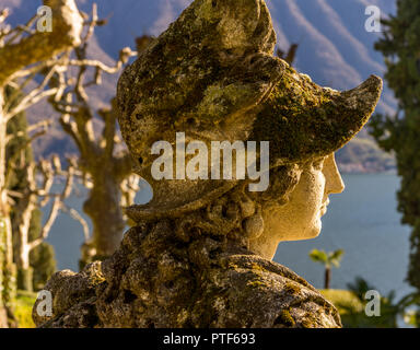 Lecco, Italy-April 1, 2018: Statua nella famosa Villa del Balbianello a Lecco, Lombardia Foto Stock