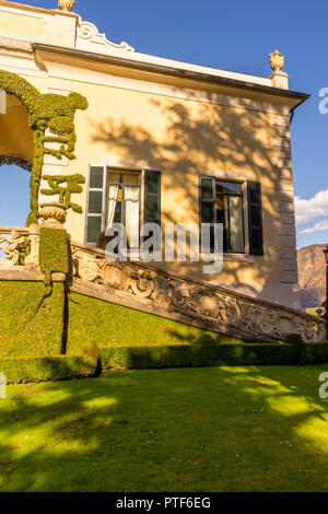 Lecco, Italy-April 1, 2018: balcone panoramico alla famosa Villa del Balbianello a Lecco, Lombardia Foto Stock