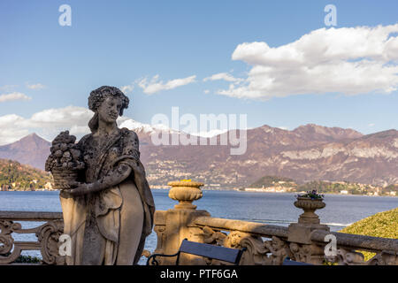 Lecco, Italy-April 1, 2018: Statua alla famosa Villa del Balbianello a Lecco, Lombardia Foto Stock