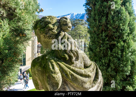 Lecco, Italy-April 1, 2018: Statua alla famosa Villa del Balbianello a Lecco, Lombardia Foto Stock