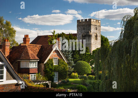 Inghilterra, Berkshire, Goring on Thames, Mill Cottage, George Michael's home accanto alla chiesa Foto Stock