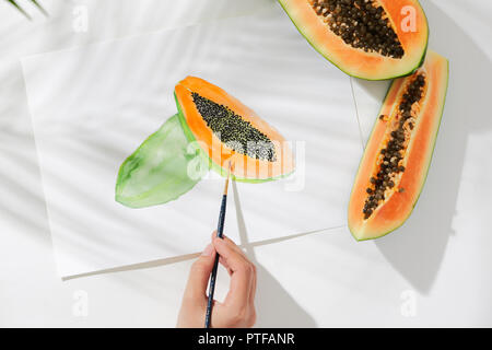 L'estate tropicale concetto fatta di Papaia Frutti e disegno a mano illustrazione. Foto Stock