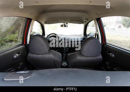 DNIPRO, Ucraina - 10 agosto 2016: NISSAN Micra interno Foto Stock