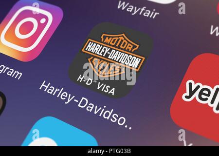 London, Regno Unito - 9 Ottobre 2018: Close-up shot di Harley-Davidson Visa Application icona dalla U.S. Bancorp su un iPhone. Foto Stock