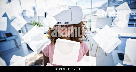 Immagine composita di generati digitalmente i cubetti di grigio floating Foto Stock