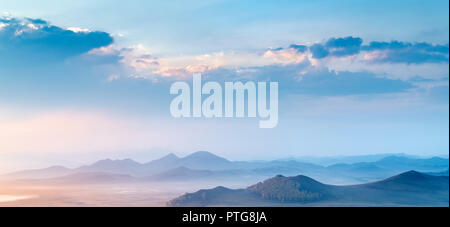 Bella vista della montagna di mattina, Mongolia Interna, Cina. Foto Stock