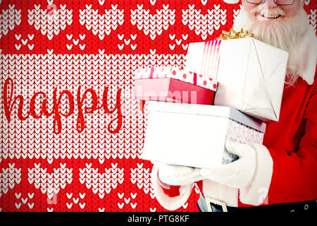 Immagine composita di santa claus azienda confezioni regalo Foto Stock