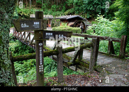 Lungo la bella Nakasendo sentiero escursionistico tra Tsumago e Magome Foto Stock
