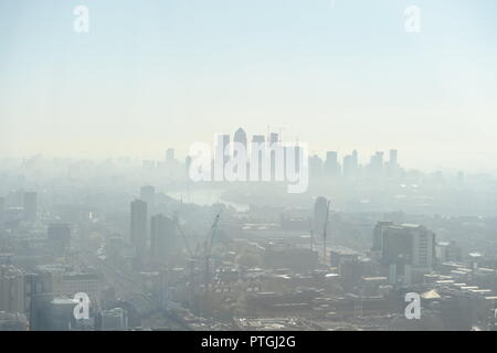 Inquinamento denso su Londra oggi Foto Jeremy Selwyn Foto Stock