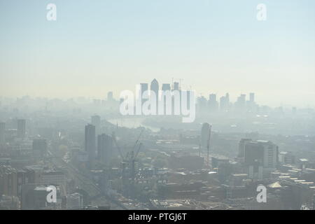 Inquinamento denso su Londra oggi Foto Jeremy Selwyn Foto Stock