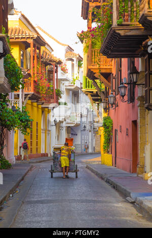 Strade di Cartagena - Colombia al mattino Foto Stock