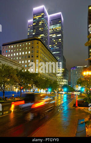 Montreal, Canada, 8 ottobre,2018.Mc Gill College avenue su una notte piovosa.Credit:Mario Beauregard/Alamy Live News Foto Stock