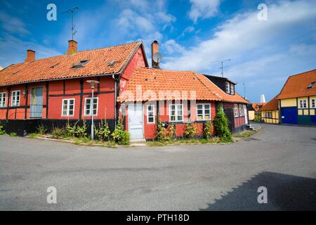 Colorate tradizionali tipiche case a graticcio in Allinge, Bornholm, Danimarca Foto Stock