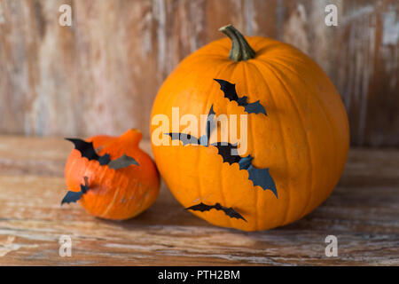 Le zucche con i pipistrelli o Festa di halloween decorazioni Foto Stock