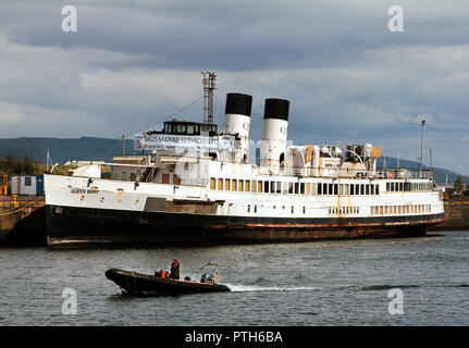 Il TS Queen Mary visto qui a Greenock, è uno dei più antichi Clyde costruito piroscafi nel mondo. Ella è stata salvata dal scrapyard, e ora siede ulteriormente fino al fiume Clyde vicino a Glasgow in attesa di restauri e riparazioni. Una carità è stato impostato per fare questo, sostenuto dall'attore scozzese, Robbie Coltrane. Esso sarà permanentemente ormeggiato sul fiume Clyde e usato come una istruzione e un centro di intrattenimento. Una grande nave ritorna alla Clyde, la casa della sua nascita tutti questi anni fa nel 1933. Data; 2018. Foto Stock