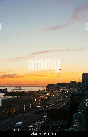 Brighton West coast pier e i360 Foto Stock
