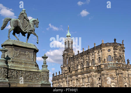 Re Johann monumento e il barocco Hofkirche di Dresda, Germania Foto Stock