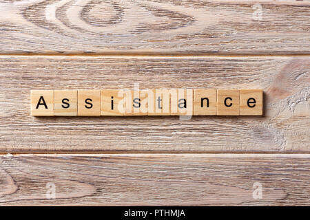 Assistenza parola scritta sul blocco di legno. Testo di assistenza su tavola, concetto. Foto Stock