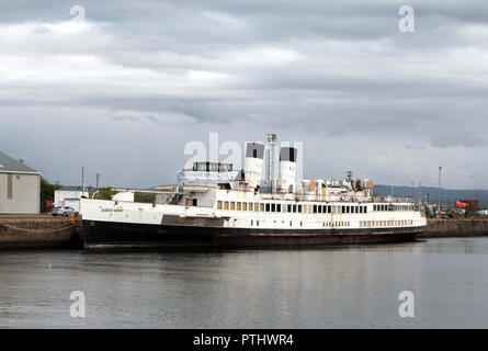 Il TS Queen Mary visto qui a Greenock, è uno dei più antichi Clyde costruito piroscafi nel mondo. Ella è stata salvata dal scrapyard, e ora siede ulteriormente fino al fiume Clyde vicino a Glasgow in attesa di restauri e riparazioni. Una carità è stato impostato per fare questo, sostenuto dall'attore scozzese, Robbie Coltrane. Esso sarà permanentemente ormeggiato sul fiume Clyde e usato come una istruzione e un centro di intrattenimento. Una grande nave ritorna alla Clyde, la casa della sua nascita tutti questi anni fa nel 1933. Data; 2018. Foto Stock