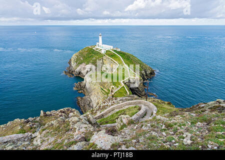 Sud pila faro situato fuori dell Isola Santa che mostra una parte del percorso verso il basso vicino a Holyhead Anglesey North Wales UK Settembre 0320 Foto Stock