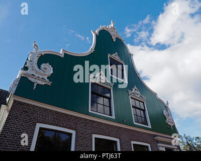 Tipico Zaanse Schans costruzione in legno dettagli, fotografata nel museo a cielo aperto in Arnhem, Paesi Bassi Foto Stock