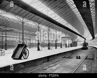 Stazione ferroviaria di Euston, Londra all'inizio degli anni '1900 Foto Stock