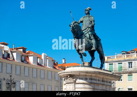 Statua equestre di re Giovanni I in Praça da Figueira a Lisbona, Portogallo Foto Stock