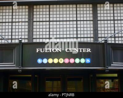 John Street ingresso al Fulton Metro Center di New York, NY, STATI UNITI D'AMERICA. Foto Stock