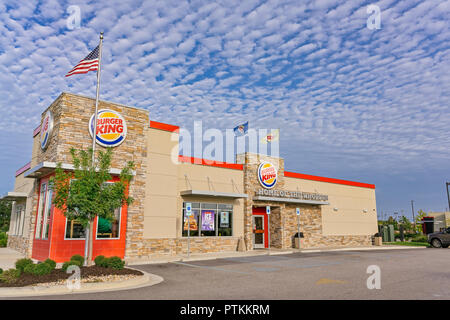 Burger King e un ristorante fast food anteriore ingresso esterno a Montgomery in Alabama, Stati Uniti d'America. Foto Stock