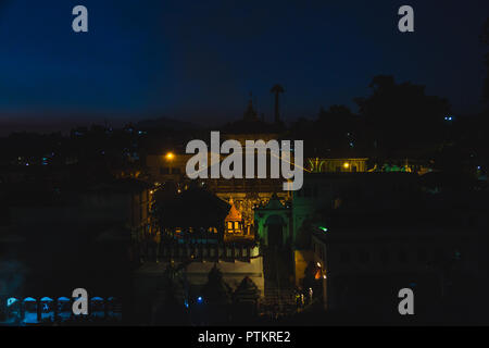 Kathmandu, Nepal - Ott 8,2018:Vista del tempio di Pashupatinath di notte.it è uno dei più sacro tempio indù nel mondo. Foto Stock