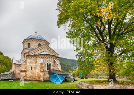 La chiesa del monastero ortodosso Gradac in Serbia. Monastero di Gradac si trova a Golija regione turistica e nei pressi del centro turistico Kopaonik. Foto Stock