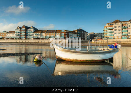 Sera d'estate sul fiume Adur a Shoreham. Foto Stock