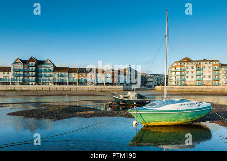 Sera d'estate sul fiume Adur a Shoreham. Foto Stock