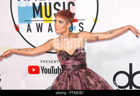 Los Angeles, Ca, Stati Uniti d'America. 09oct, 2018. Halsey assiste il 2018 American Music Awards al Teatro Microsoft il 9 ottobre 2018 a Los Angeles, California. ( Credito: spazio di immagine)/Alamy Live News Foto Stock