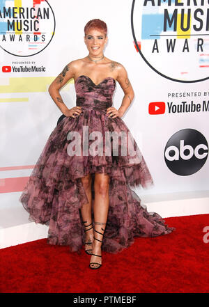 Los Angeles, Ca, Stati Uniti d'America. 09oct, 2018. Halsey assiste il 2018 American Music Awards al Teatro Microsoft il 9 ottobre 2018 a Los Angeles, California. ( Credito: spazio di immagine)/Alamy Live News Foto Stock