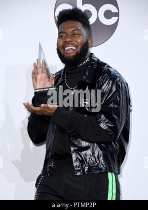 Los Angeles, CA, Stati Uniti d'America. 9 Ott, 2018. 09 Ottobre 2018 - Los Angeles, California - Khalid. 2018 American Music Awards - Press Room tenutosi presso il Teatro di Microsoft. Photo credit: Birdie Thompson/AdMedia Credito: Birdie Thompson/AdMedia/ZUMA filo/Alamy Live News Foto Stock