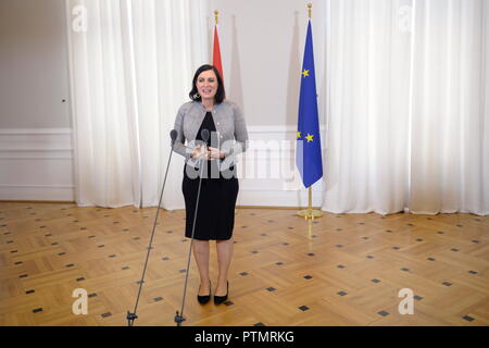 Vienna, Austria. Ottobre 10, 2018. Consiglio dei ministri della Cancelleria federale. La foto mostra il Ministro federale della sostenibilità e del turismo, Elisabeth Köstinger (ÖVP). Credit: Franz PERC / Alamy Live News Foto Stock