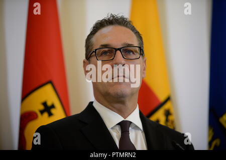 Vienna, Austria. Ottobre 10, 2018. Consiglio dei ministri della Cancelleria federale. La foto mostra il Vice-Cancelliere Heinz Christian Strache (FPÖ). Credit: Franz PERC / Alamy Live News Foto Stock