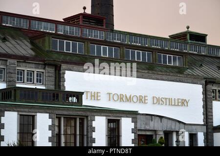 Grantown-on-Spey, Morayshire, Scotland, Regno Unito. La Distilleria Tormore nelle Highlands della Scozia. Tormore è stata fondata nel 1958. Foto Stock
